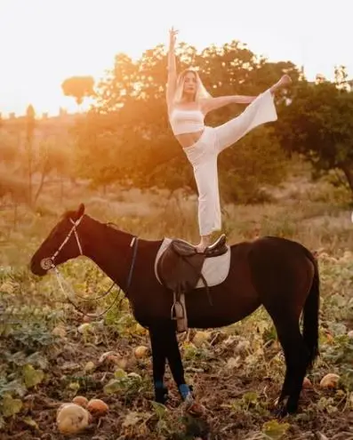 cappadocia air balloons horse photoshooting